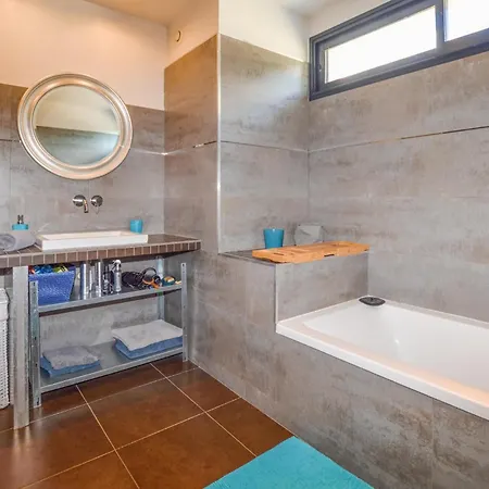 Amazing In With Kitchen 度假居